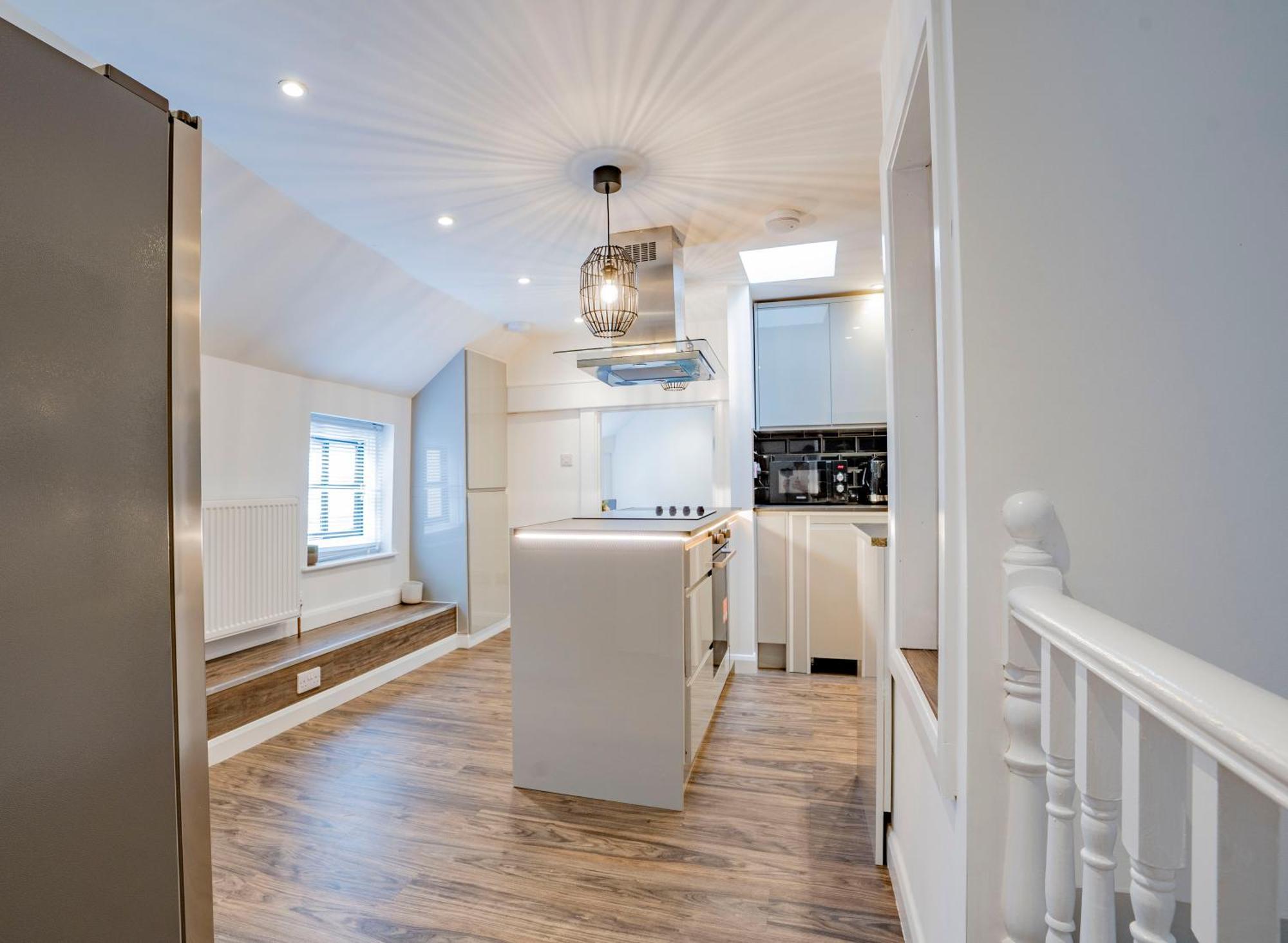 Ideal Hub, 3 Bed Flat Next To The Station Apartment
