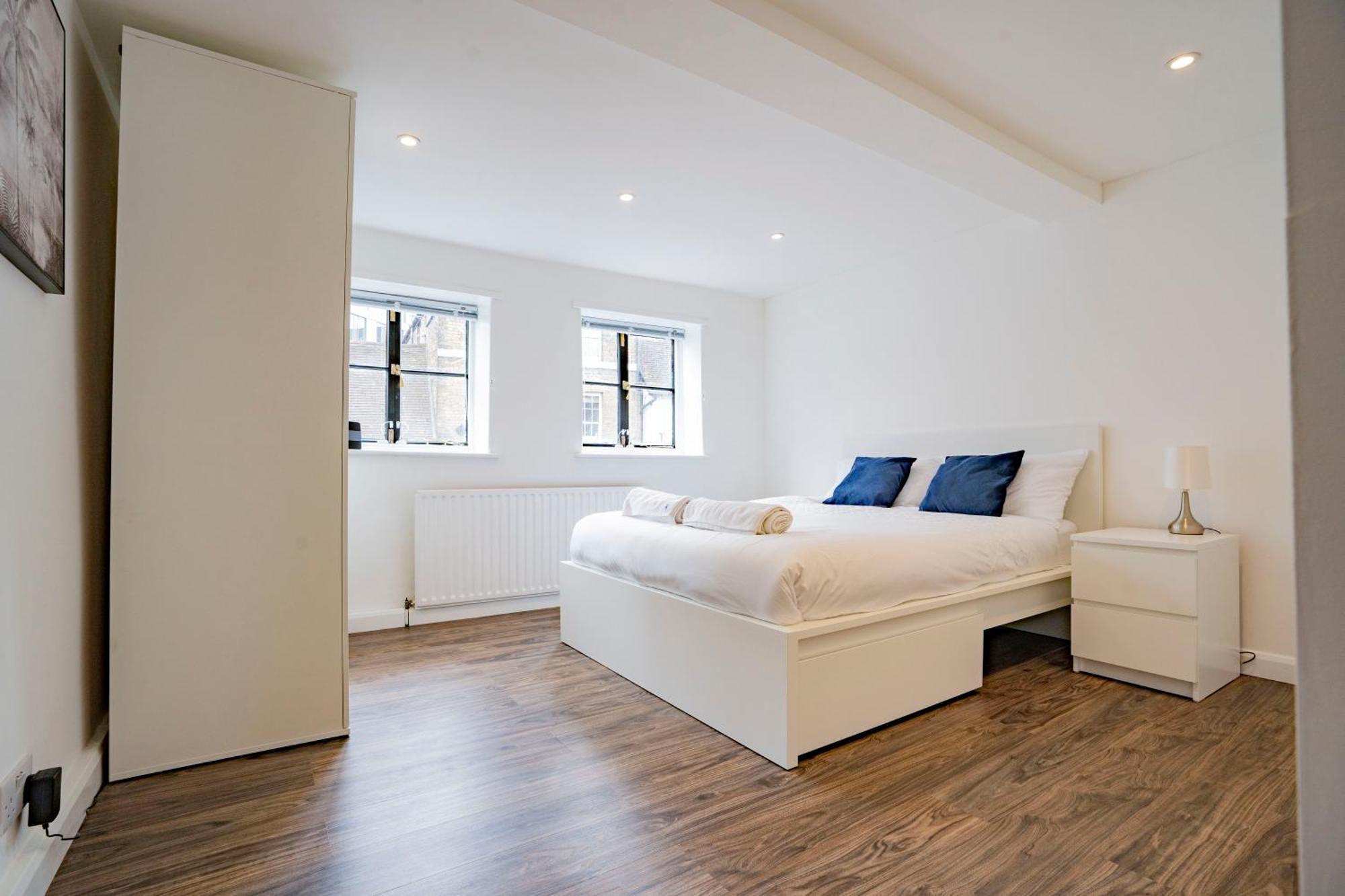 Apartment Ideal Hub, 3 Bed Flat Next To The Station