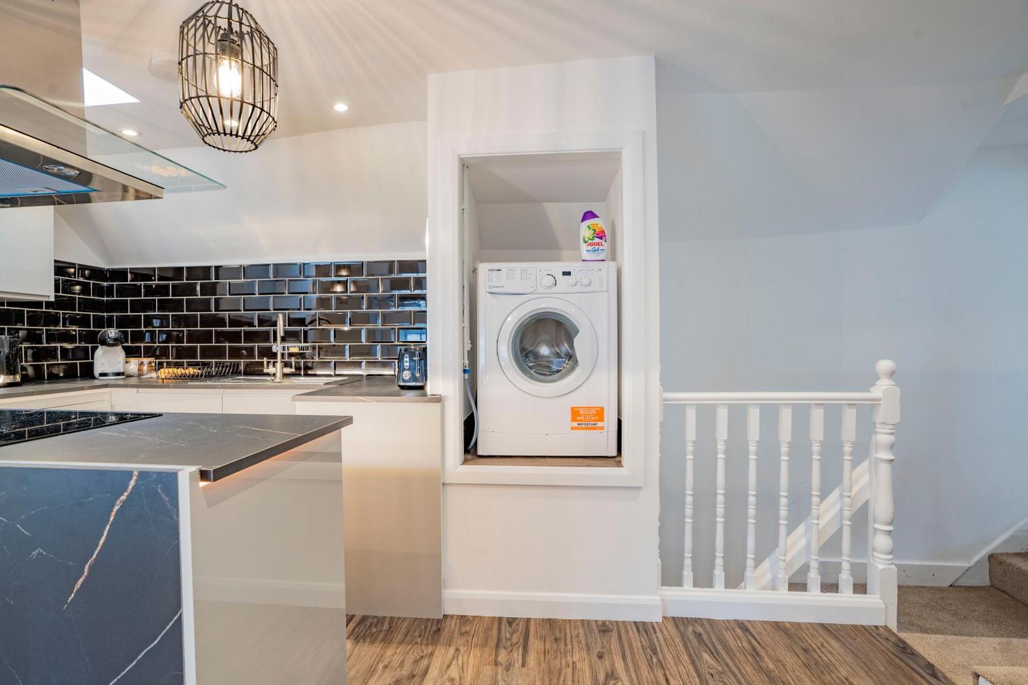 Apartment Ideal Hub, 3 Bed Flat Next To The Station