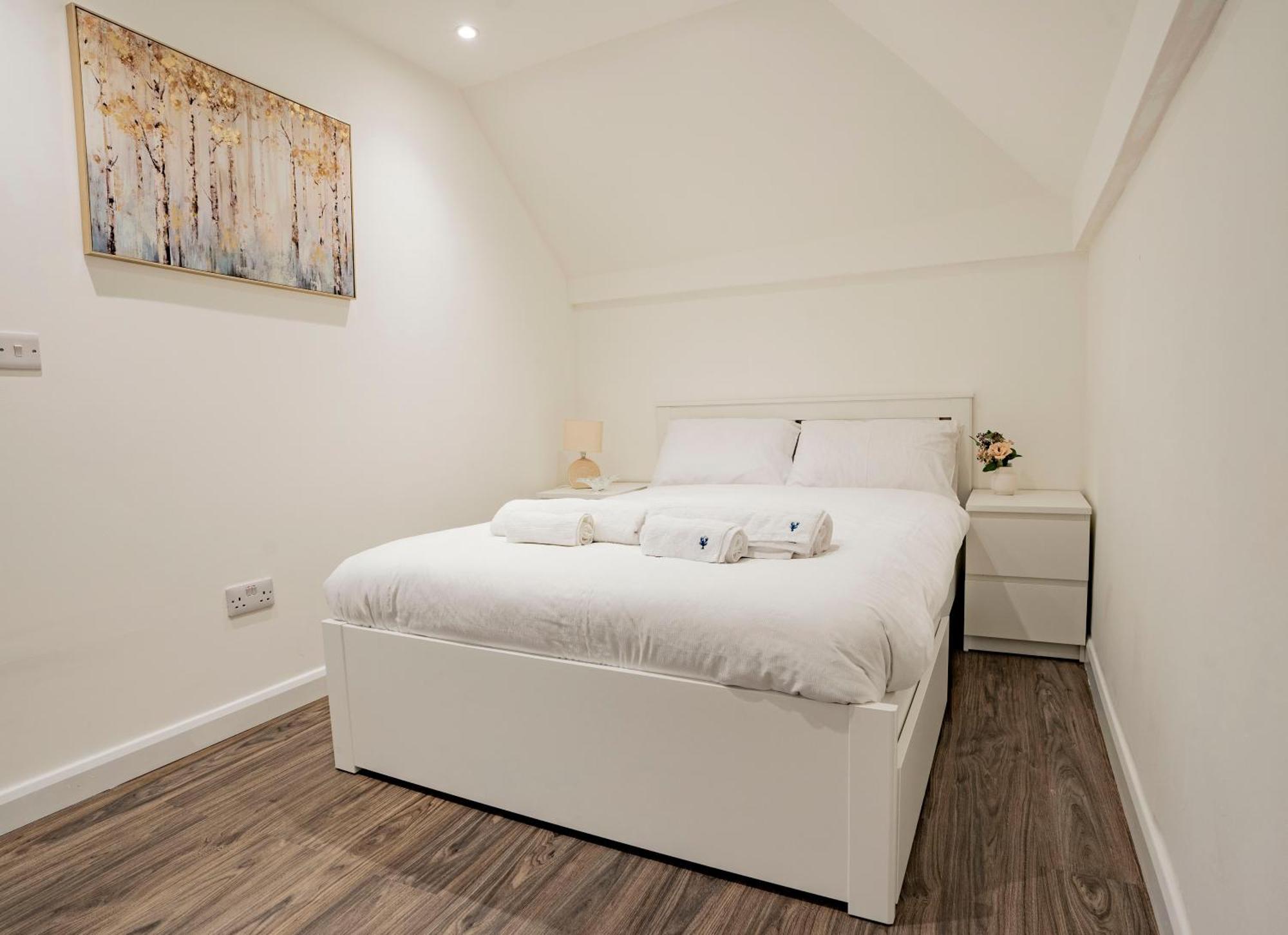 Apartment Ideal Hub, 3 Bed Flat Next To The Station *