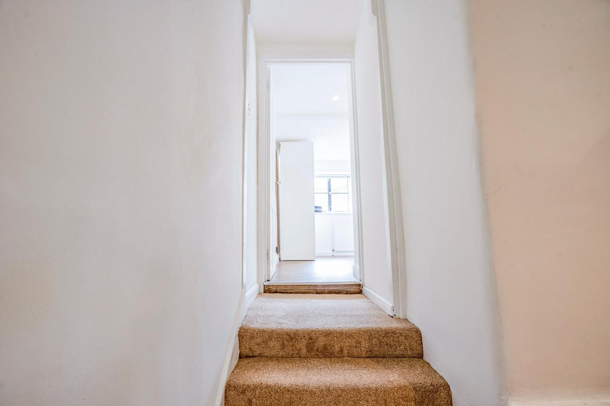 Apartment Ideal Hub, 3 Bed Flat Next To The Station *
