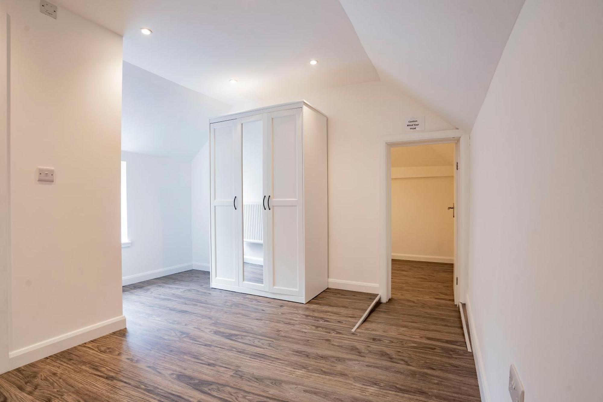 Ideal Hub, 3 Bed Flat Next To The Station Uxbridge