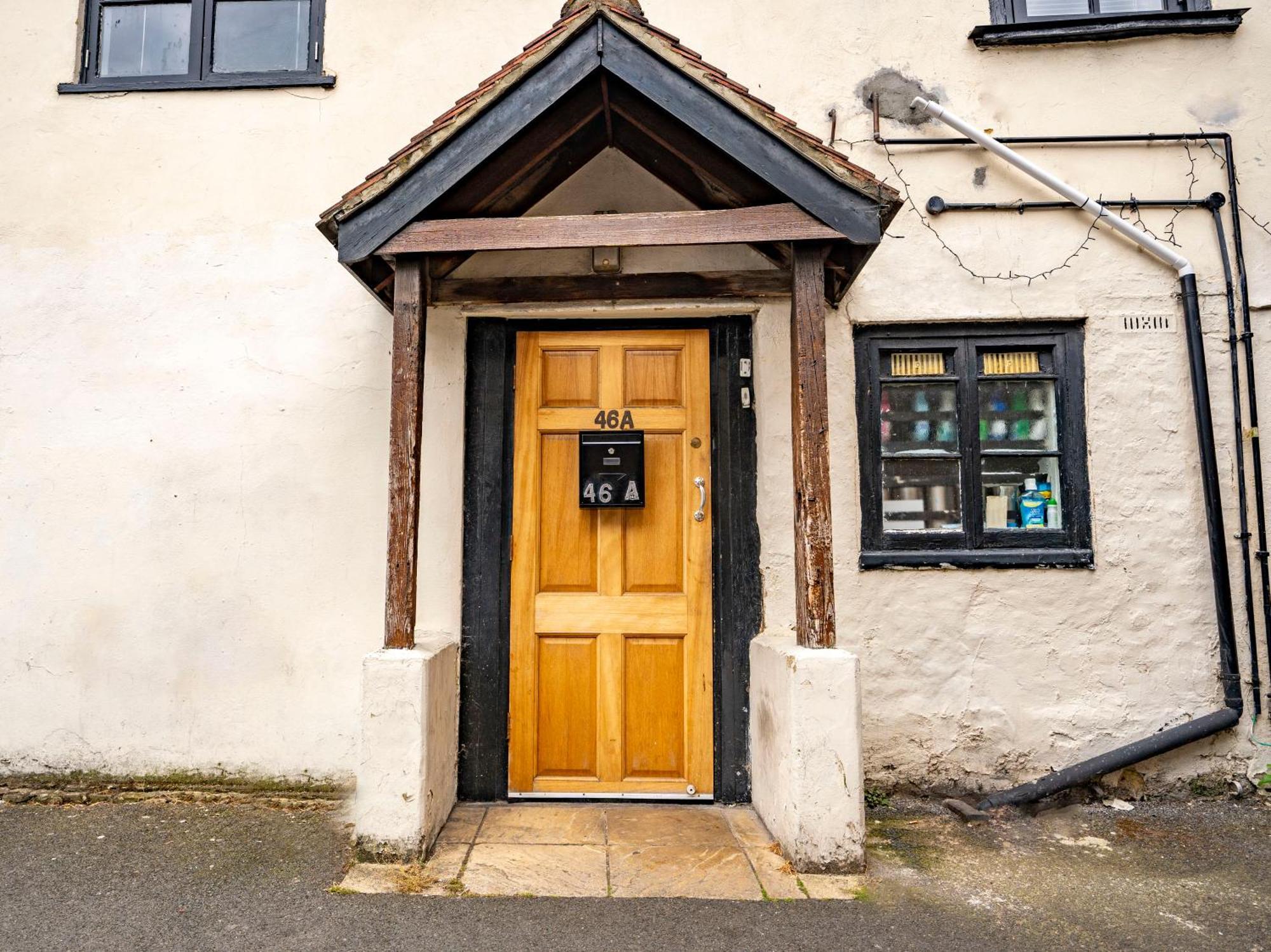 Ideal Hub, 3 Bed Flat Next To The Station *