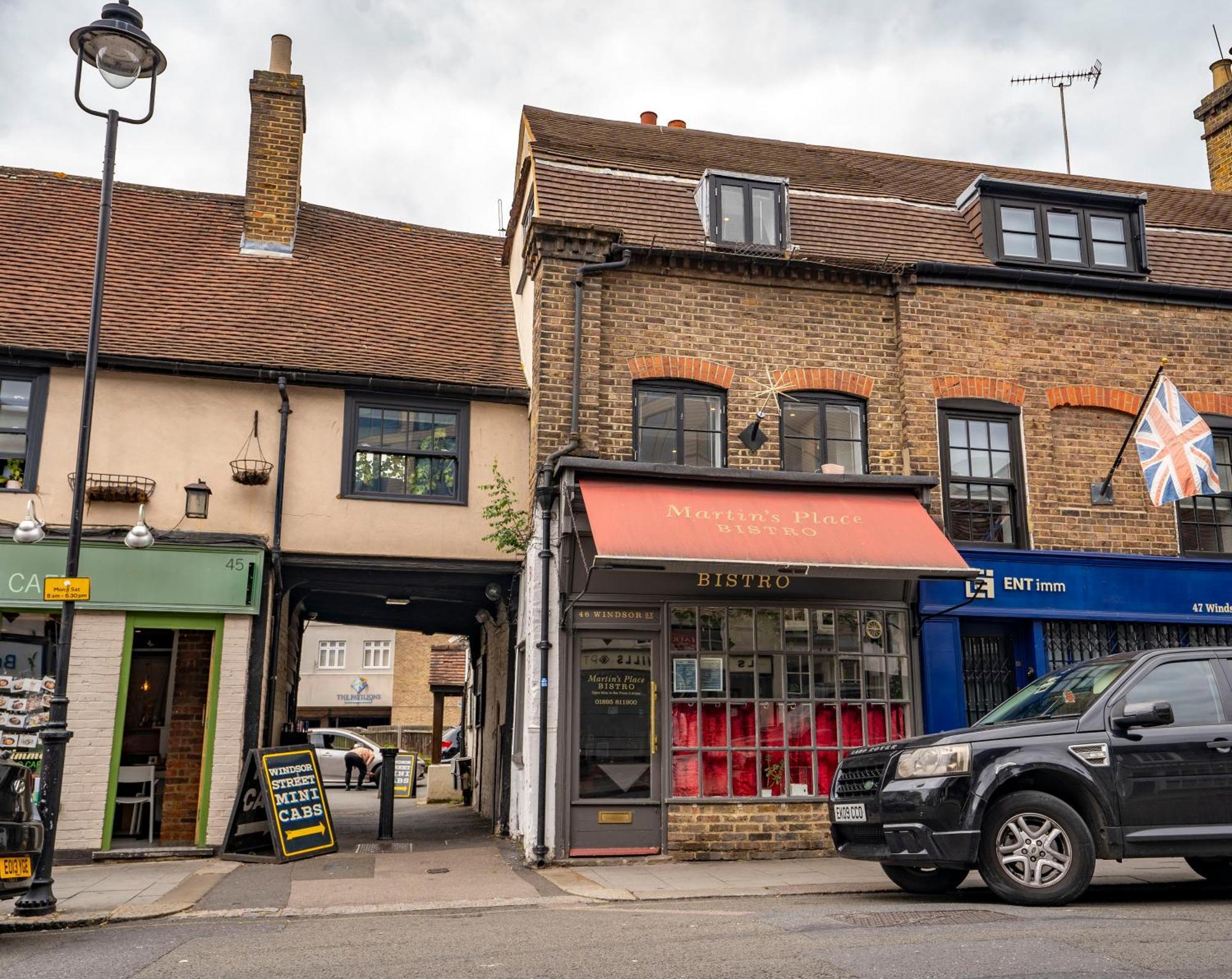 Ideal Hub, 3 Bed Flat Next To The Station Apartment